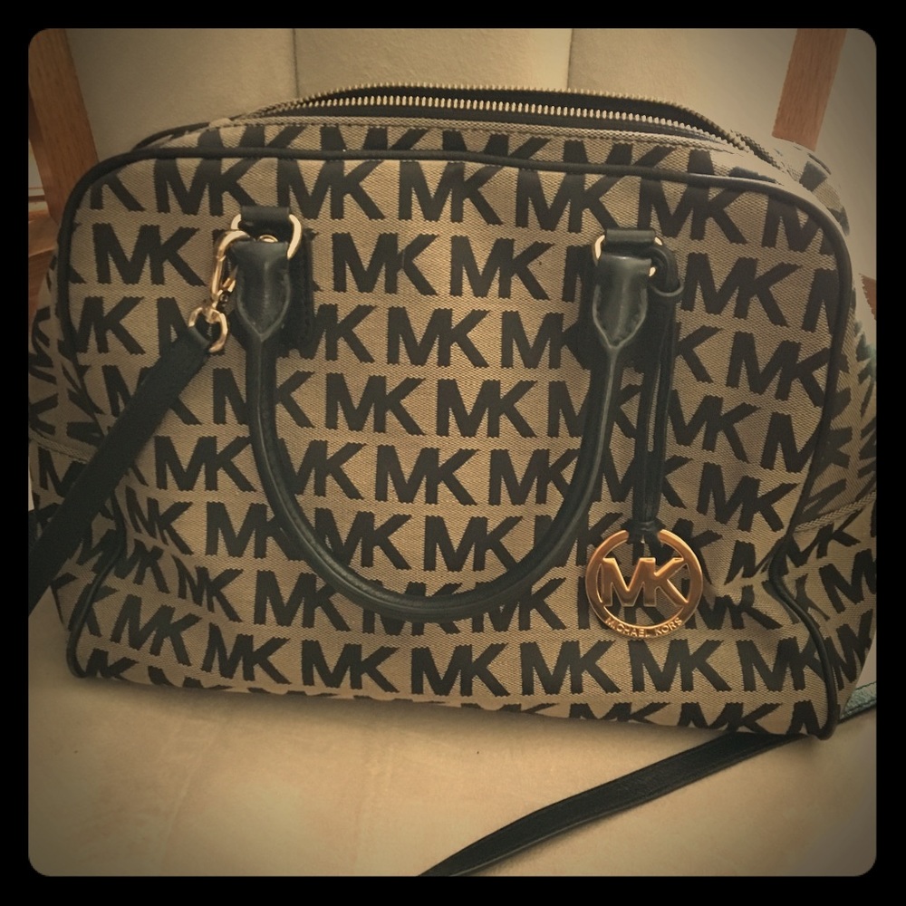 🎉 Never used MK bag and matching wallet 🎉